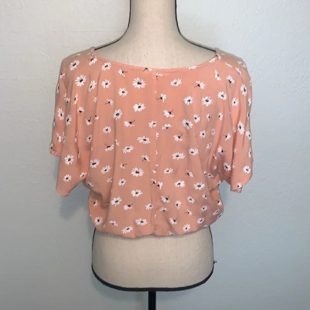 Sim & Sam Front Tie Peach Floral Short Sleeve Crop Top Size Medium